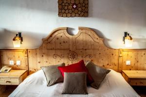 Postel nebo postele na pokoji v ubytování Hôtel Le Relais Alpin