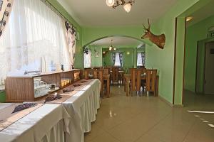 ห้องอาหารหรือที่รับประทานอาหารของ Dom Wczasowy " U Józefa "
