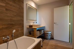 Koupelna v ubytování B&B 't Oezent + 25 fotografií