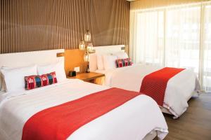 Postel nebo postele na pokoji v ubytování Hard Rock Hotel Los Cabos