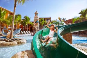 Bazén v ubytování Barceló Bávaro Palace All Inclusive nebo v jeho okolí