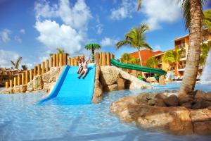 Bazén v ubytování Barceló Bávaro Palace All Inclusive nebo v jeho okolí