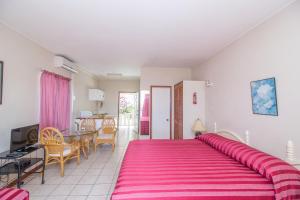 Postel nebo postele na pokoji v ubytování Rosewood Apartment Hotel