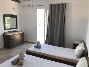 Postel nebo postele na pokoji v ubytování Summer Holidays in Laganas Apartments