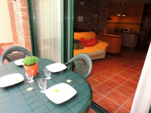 A seating area at Casa Puig Rom 45 Roses - Immo Barneda