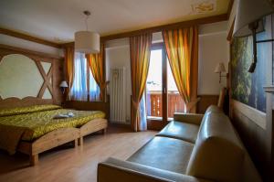 Postel nebo postele na pokoji v ubytování Hotel Cristallo