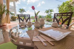 Bazén v ubytování Rosewood Apartment Hotel nebo v jeho okolí
