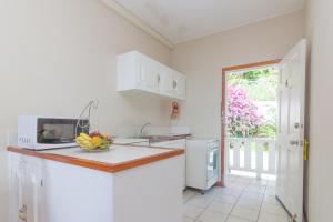 Kuchyň nebo kuchyňský kout v ubytování Rosewood Apartment Hotel