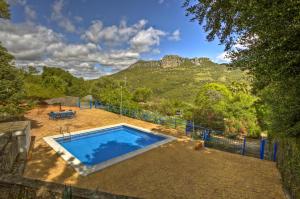 Изглед към басейн в Casa Rural La Fresneda или наблизо