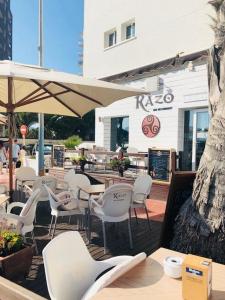 Reštaurácia alebo iné gastronomické zariadenie v ubytovaní APARTAMENTO GALTOR 6