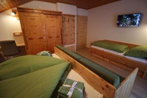 Posteľ alebo postele v izbe v ubytovaní Zirbenchalet Grossglockner