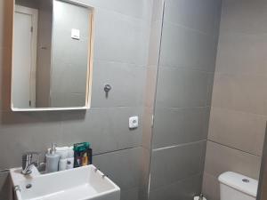 A bathroom at Apartamentos Minerva- Jupiter