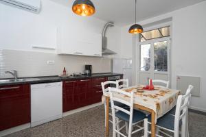 Kuchyňa alebo kuchynka v ubytovaní Apartman Bianca