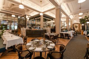 Restaurace v ubytování Hôtel Birks Montréal