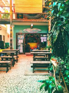 Um restaurante ou outro lugar para comer em Buddy's Hostel Itacaré