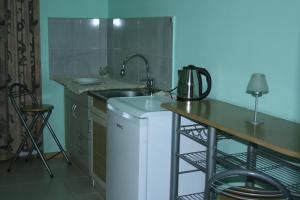 Cucina o angolo cottura di Why Me Eco-friendly Hostel