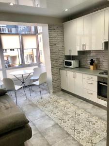 Kuchyňa alebo kuchynka v ubytovaní Apartment in center premium