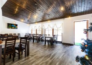 Televízia a/alebo spoločenská miestnosť v ubytovaní GORHouse Hotel