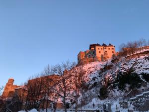 Kış mevsiminde Hotel Pod Hradom