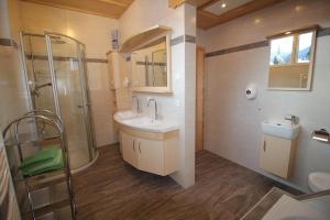 Kúpeľňa v ubytovaní Zirbenchalet Grossglockner