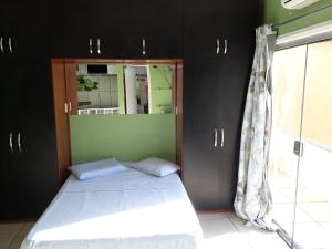 Un pat sau paturi într-o cameră la Vera's Apart Hotel