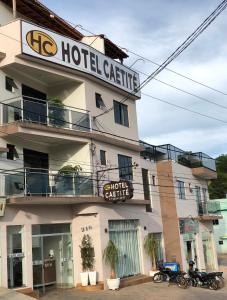 Budova, kde se hotel nachází + 9 fotografií
