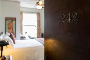 Postel nebo postele na pokoji v ubytování Hotel Congress