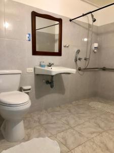 Koupelna v ubytování Hotel Vísperas