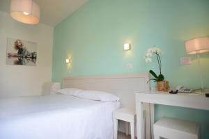 Posteľ alebo postele v izbe v ubytovaní Maree Hotel