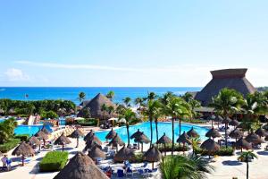 a view of a resort with a pool and the ocean at Casa Reno 1 in Akumal