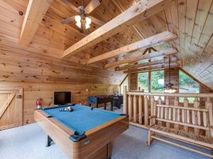 A Walk in the Clouds, 1 Bedroom, Sleeps 4, Pool Table, Hot Tub, Pets