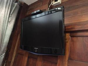 TV a/nebo společenská místnost v ubytování Baan Rai Pu Fa