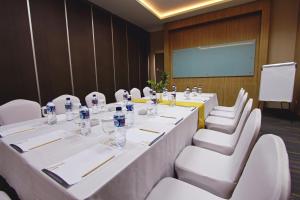 Οι επιχειρηματικές εγκαταστάσεις ή/και οι αίθουσες συνεδριάσεων στο Anara Sky Kualanamu Hotel