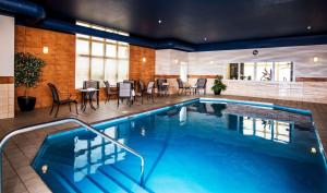 Bazén v ubytování Best Western Plus Moncton nebo v jeho okolí