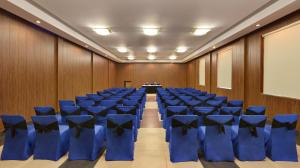 Shri Radha Brij Vasundhara Resort & Spa商务区和/或会议室