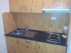 A kitchen or kitchenette at Ilona Apartmanház Még 37 kép