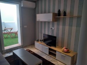 Telewizja i/lub zestaw kina domowego w obiekcie Apartamentos El Vestuario