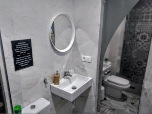 Łazienka w obiekcie Apartamentos El Vestuario