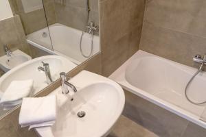 Koupelna v ubytování Garda Rooms