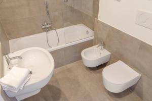 Koupelna v ubytování Garda Rooms