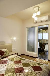 Postel nebo postele na pokoji v ubytování Ranikunj Boutique Hotel