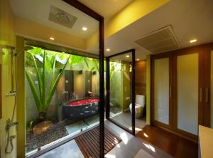 Gallery image of Chaweng Regent Beach Resort - SHA Extra Plus in Chaweng