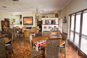 a restaurant with tables and chairs and a dining room at Schroderhuis Guesthouse NO LOADSHEDDING GOOD WIFI in Upington