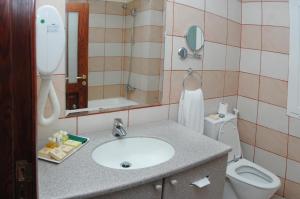 Un baño de Al Liwan Suites