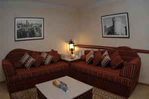 Zona de estar de Al Liwan Suites