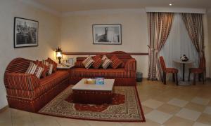 Zona de estar de Al Liwan Suites