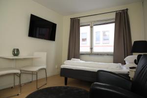 Un pat sau paturi într-o cameră la Fastliving Apartment Hotel