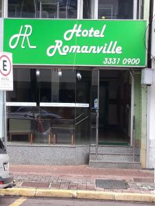 a store front of a hotel romaville with a green sign at Hotel Romanville in Chapecó