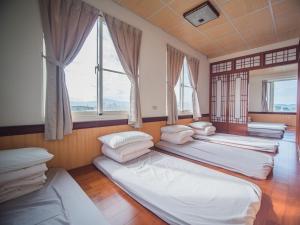 Posteľ alebo postele v izbe v ubytovaní 山城天嵐庭園民宿