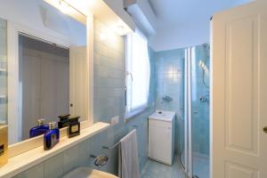 Kúpeľňa v ubytovaní Sana Luxury Apartment + 21 fotografií